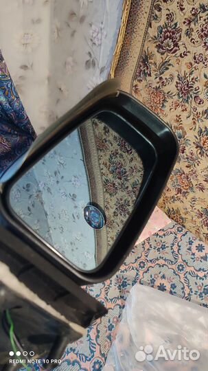 Автомобильное зеркало заднего вида