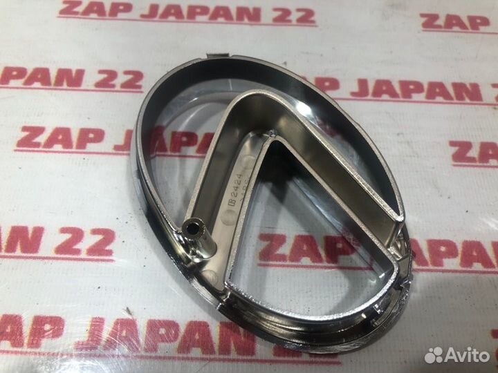 Эмблема решетки радиатора Lexus