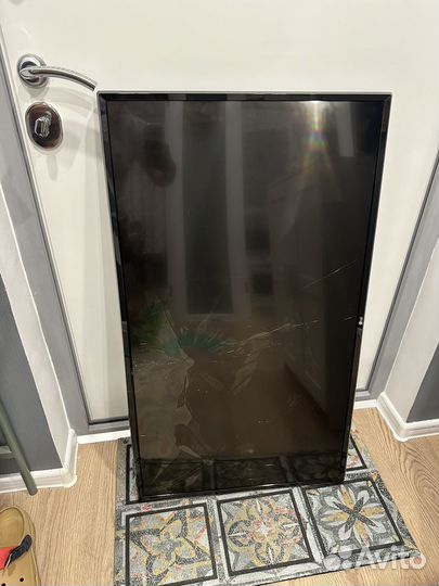 Телевизор LG разбит