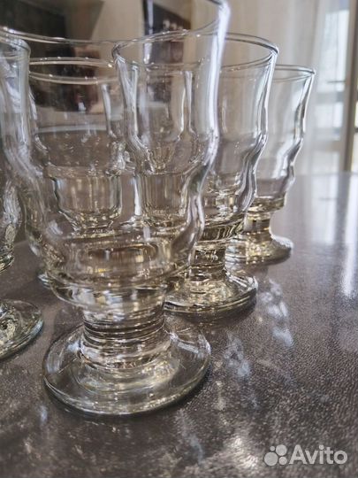 Стеклянные бокалы