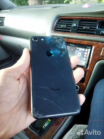 Телефон iPhone 8 64 gb