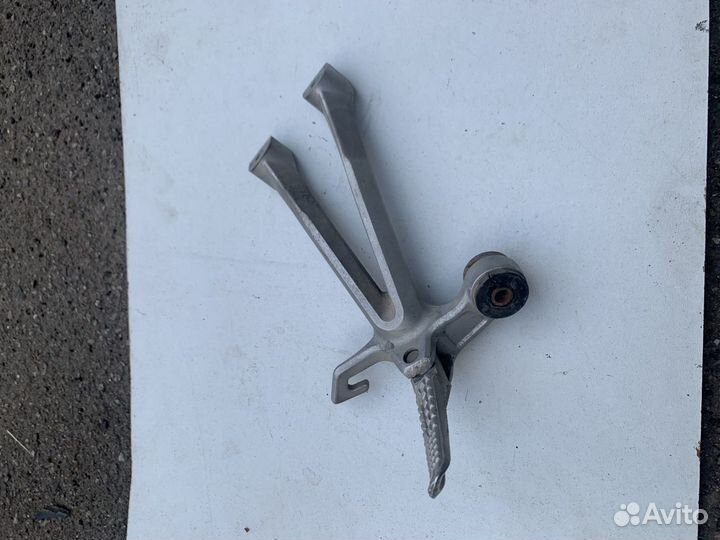 Подножка задняя suzuki gsx r 1000 k 7