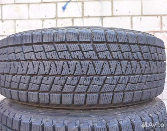Bridgestone Blizzak DM-V1 215/65 R16 98Q