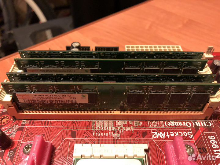 Материнская плата с процессором и памятью