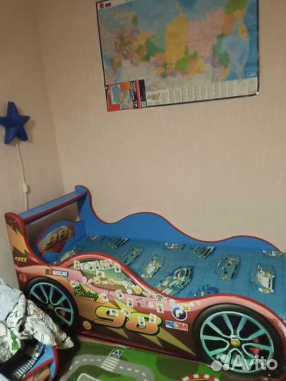 Продам детскую кровать тачки