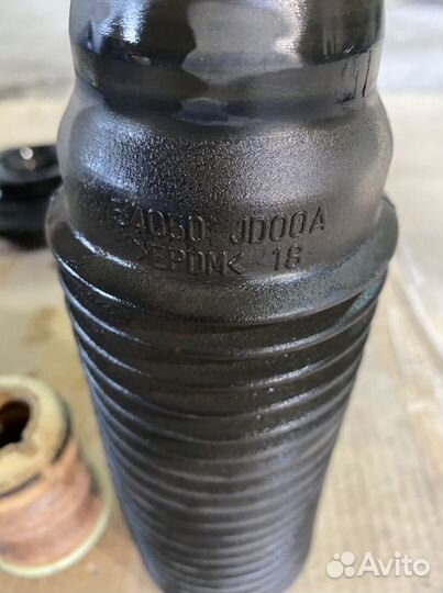 Пыльник амортизатора Nissan 54050JD00A б/у