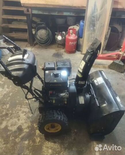 Снегоуборщик Champion ST1376E