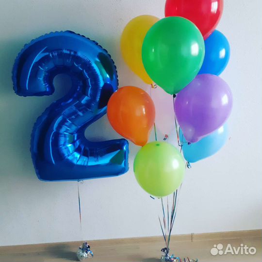 Композиции из шаров и просто шарики с гелием