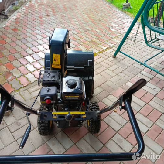 Снегоуборщик бензиновый