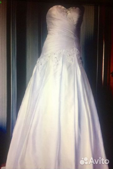 Свадебное платье со шлейфом