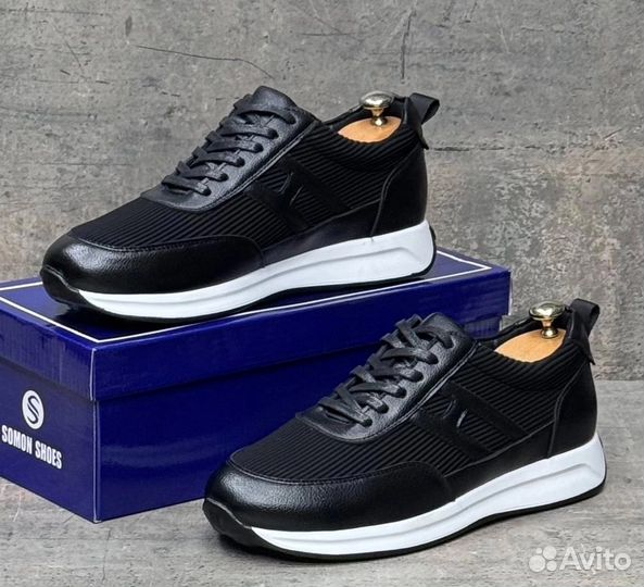 Модные кроссовки для активных мужчин