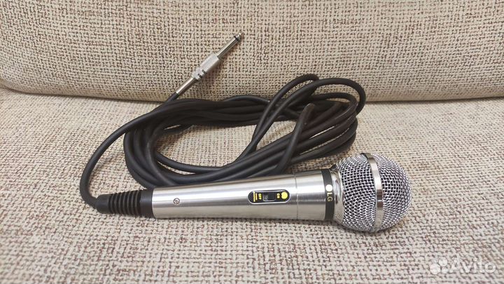 Микрофон проводной LG ACC-M900K