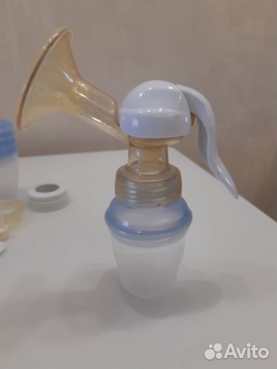 Ручной молокоотсос с системой хранения молока