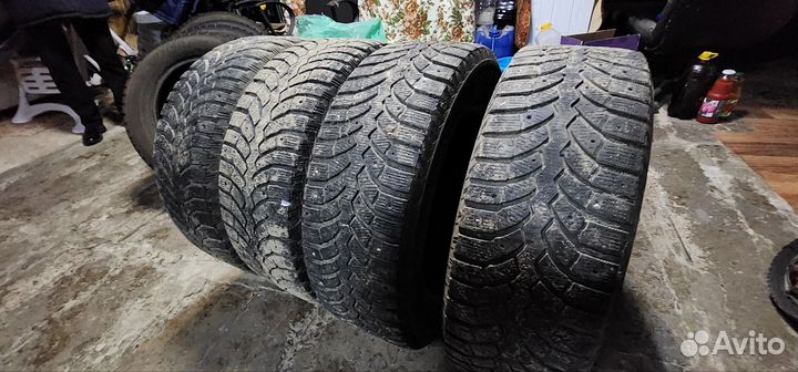 Bridgestone Blizzak Spike-01 215/65 R16 102V