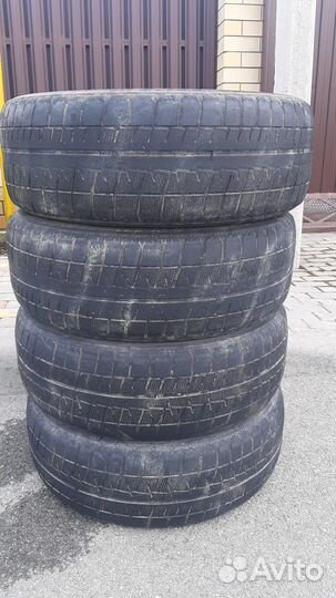 Bridgestone Blizzak Revo GZ 215/60 R16