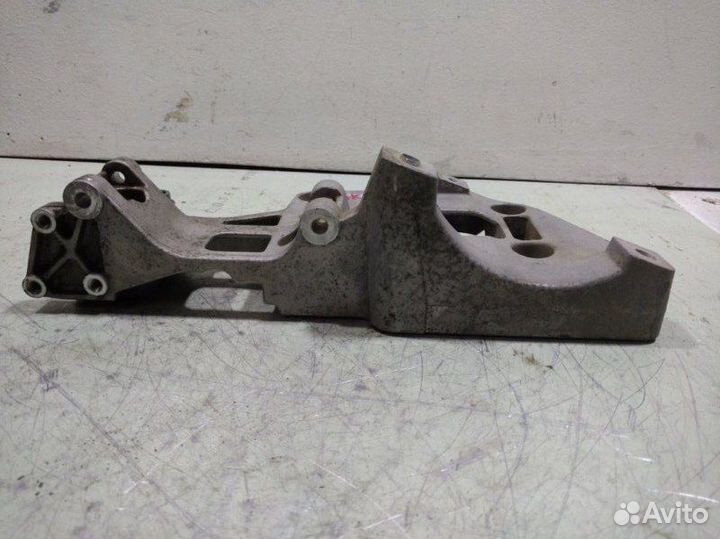 Кронштейн генератора Skoda Octavia A5 A5 2004-2015