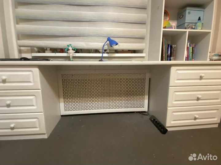 Стол посменный и шкаф