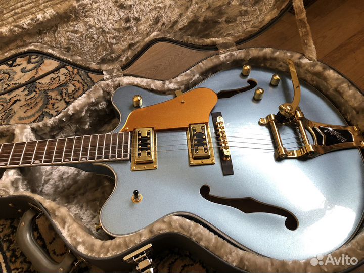 Полуакустическая электрогитара Gretsch с кейсом