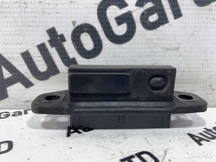 Кнопка крышки багажника Lexus Rx450H GYL25 2GR-FXS