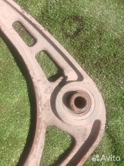 Рычаг передний Renault Laguna 1