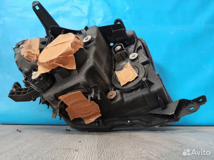 Фара левая Mitsubishi Pajero 4 2006