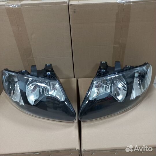 Фары на Chrysler Voyager 4 01-07г