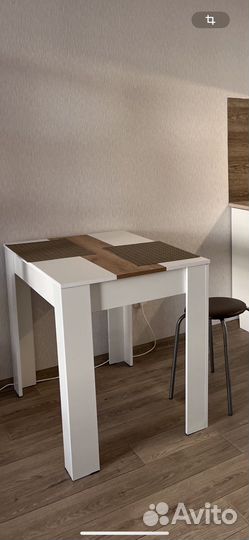 Стол обеденный