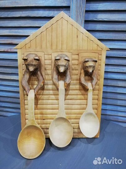 Украшение на стену, резьба по дереву