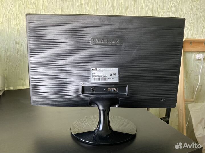 Монитор Samsung S22D300NY