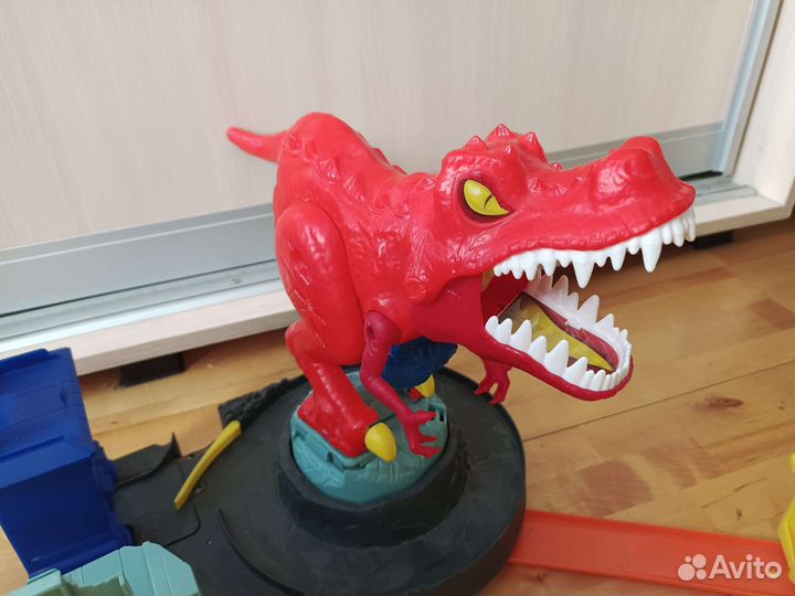 Hot wheels динозавр