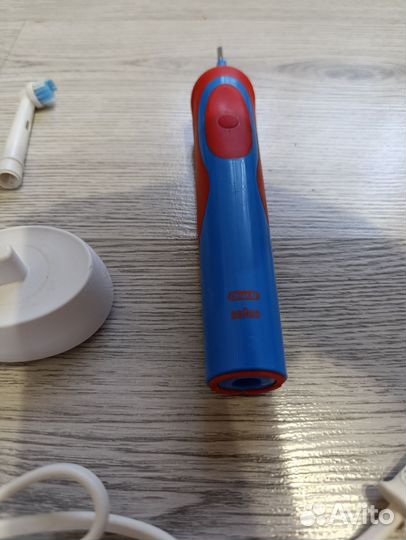 Электрическая зубная щетка Oral B braun