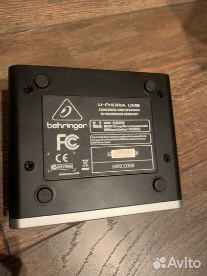Звуковая карта behringer um2