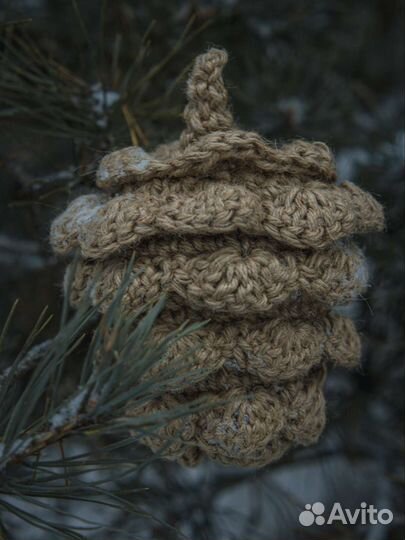 Вязаная шишка из джута