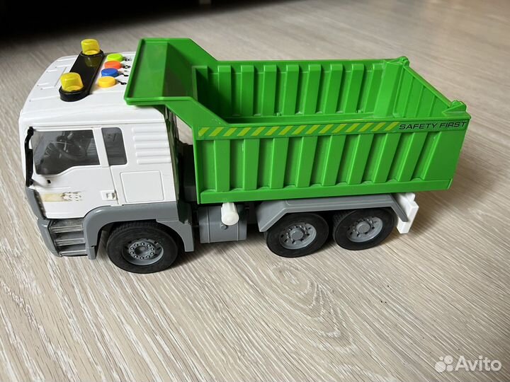 Грузовик инерционный со светом и звуком