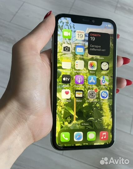Телефон iPhone 11
