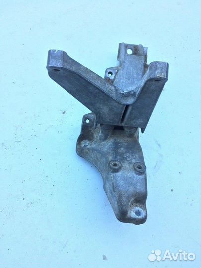Кронштейн двигателя левый бмв Е36