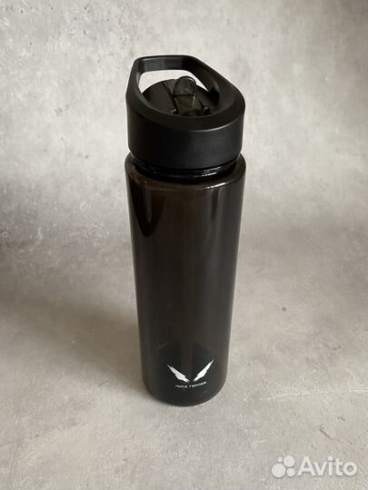 Бутылка для воды с трубочкой 700 мл черная