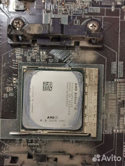 Материнская плата с процессором и памятью