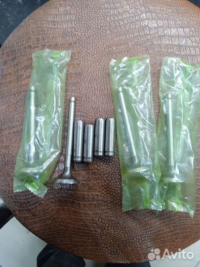 Поршня на Toyota Корола япония, новые