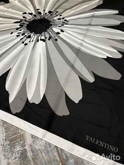 Шелковый платок Valentino черный с белым