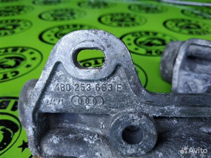 Кронштейн глушителя Audi A4 8E cabrio