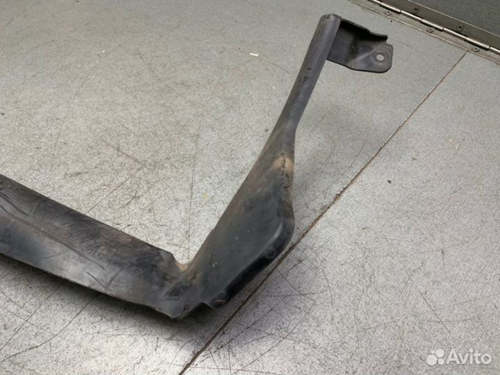 Воздухозаборник передний Mitsubishi Carisma седан