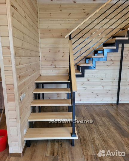 Лестница металлическая в дом на косоурах № 462