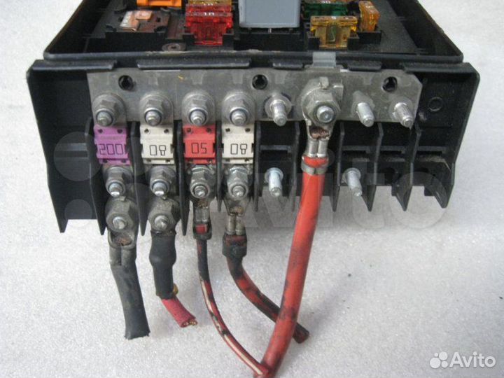 Блок предохранителей моторный Audi A3, VW Golf 5