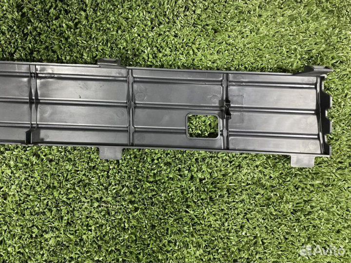 Накладка переднего бампера передняя Volkswagen