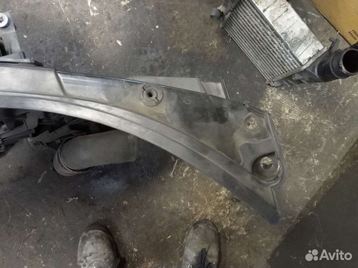 Кассета радиаторов с телевизором Audi A4 B7