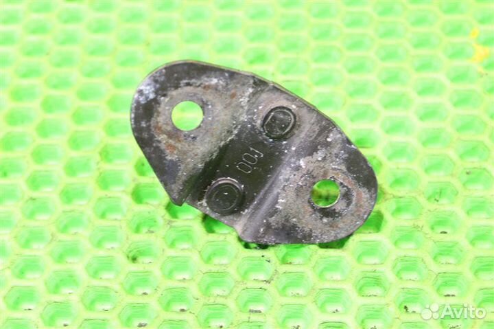 Петля замка багажника Mazda Bongo SK82MN F8 2012