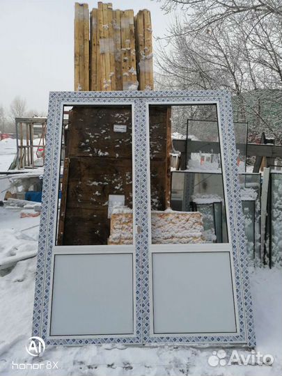 Дверь алюминиевая