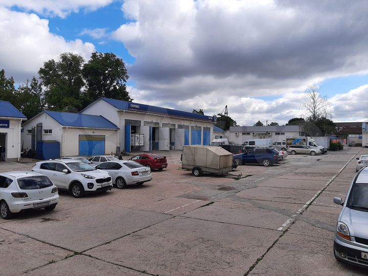 База с сто, магазинами, офисами, 3700 м²