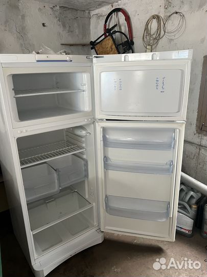 Холодильник Indesit бу